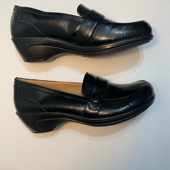 Naturalizer Women's Classic Black Loafers Size 9.5M SB-5 - Picture 7 of 10